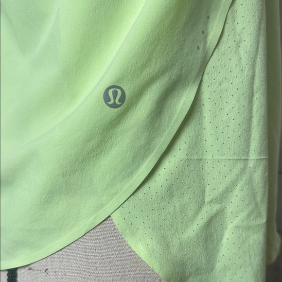 Lululemon High Low Flow Tank Top Size 6 - Lemongrass - Picture 1 of 4